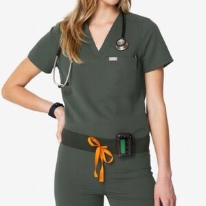 Figs Technical Collection 
Catarina Top Zamora Jogger Sz S Moss Green